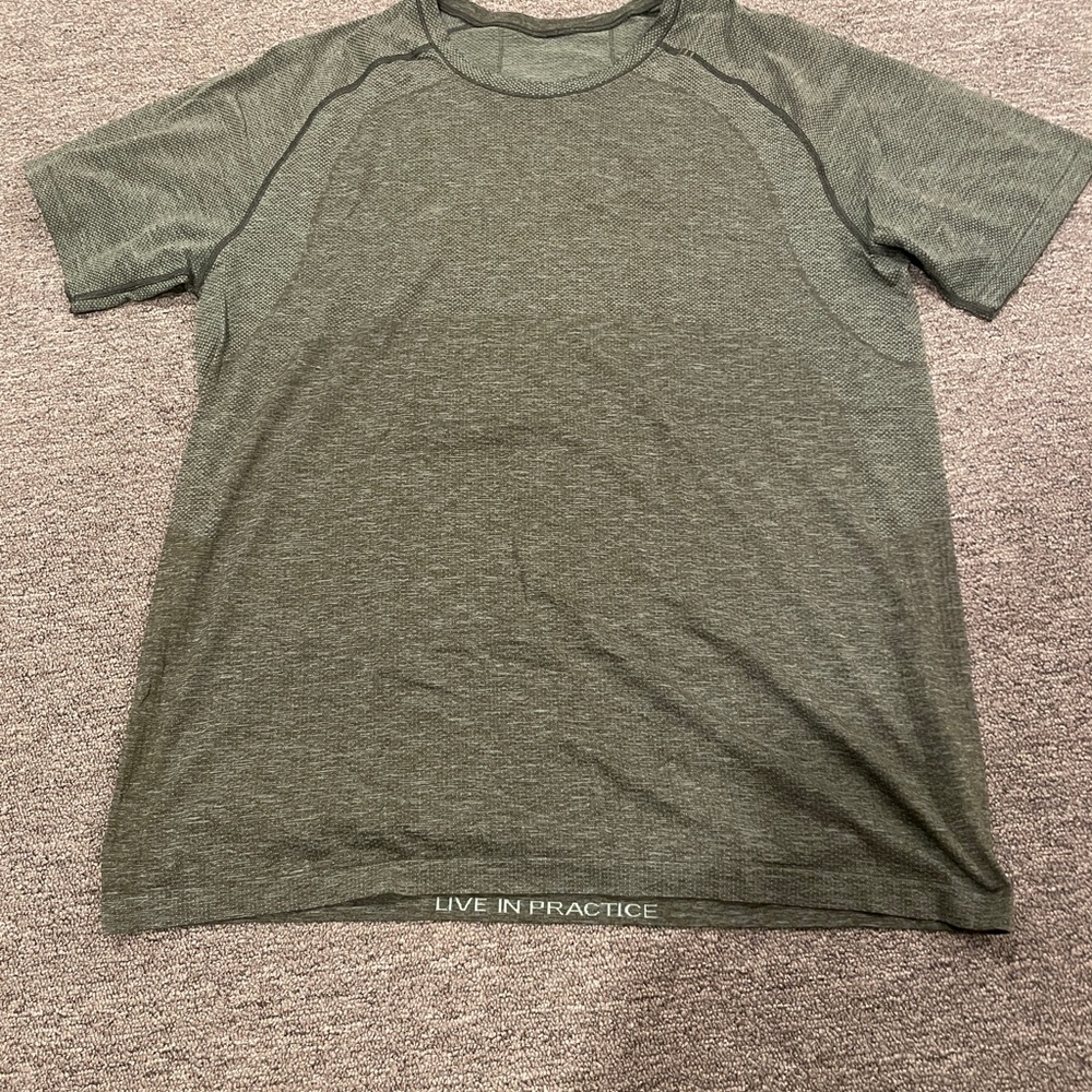 Lululemon metal vent tech short sleeve shirt